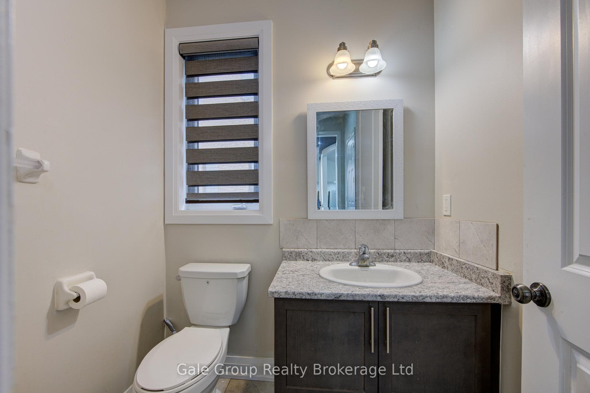125 Prince Charles Crescent photo 10