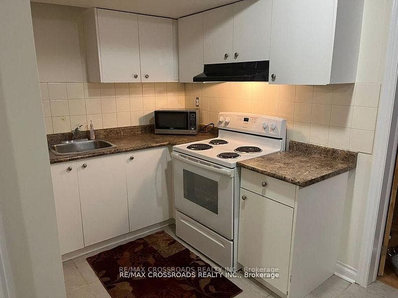 27 Bobolink Avenue Unit Sep/Ent photo 2