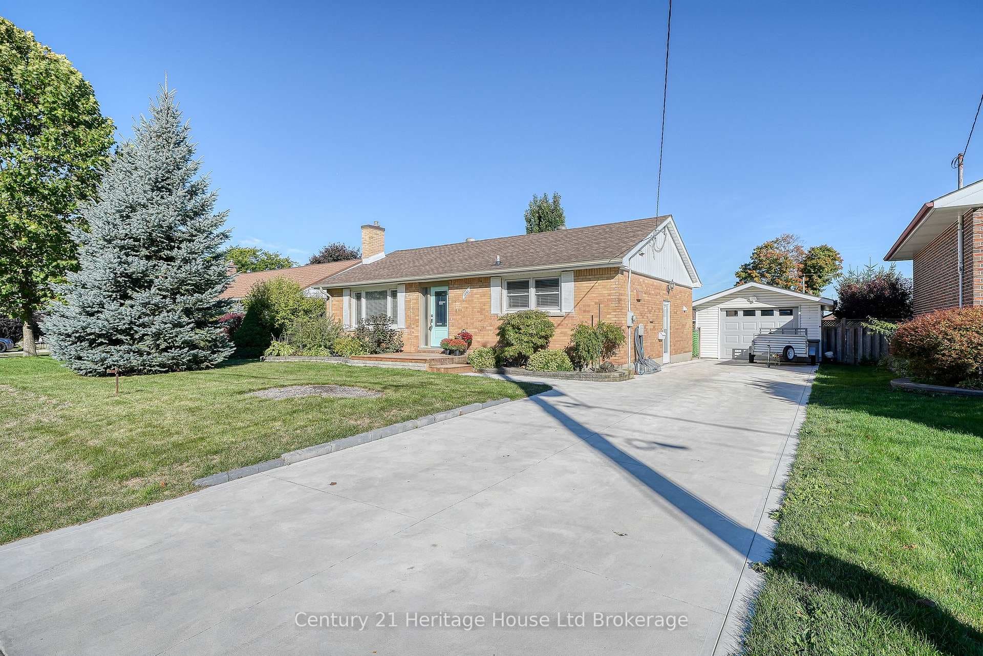 1061 Elora Road photo 2
