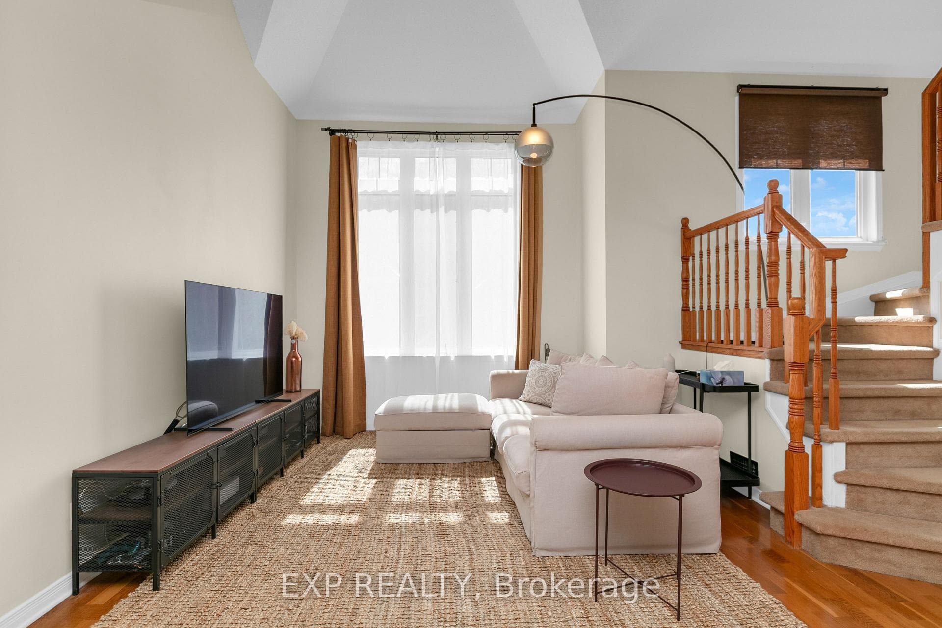 555 REARDON Private photo 13