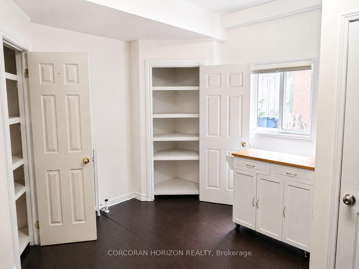 20407 Leslie Street photo 9