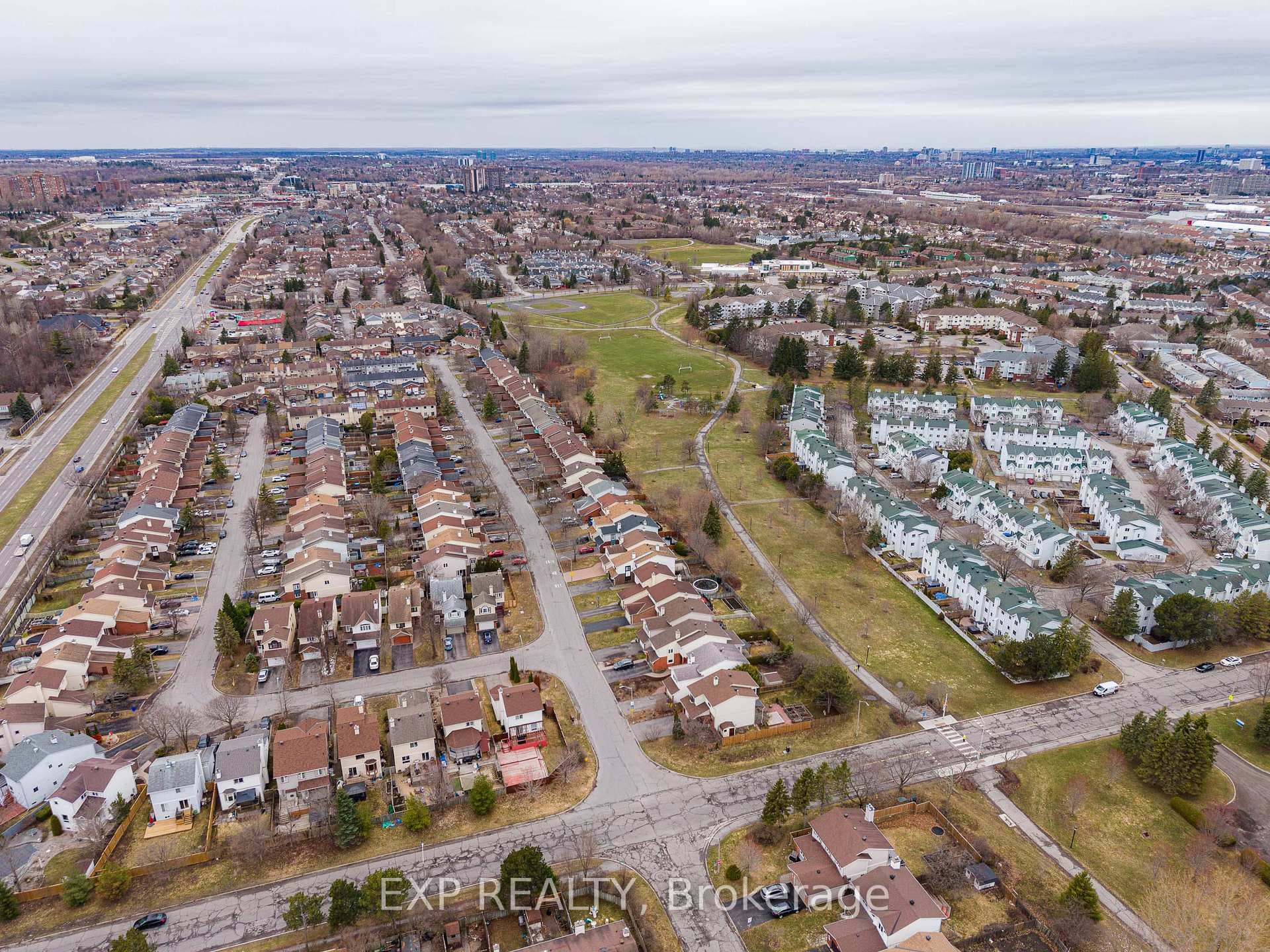 98 Castlegreen Private photo 26