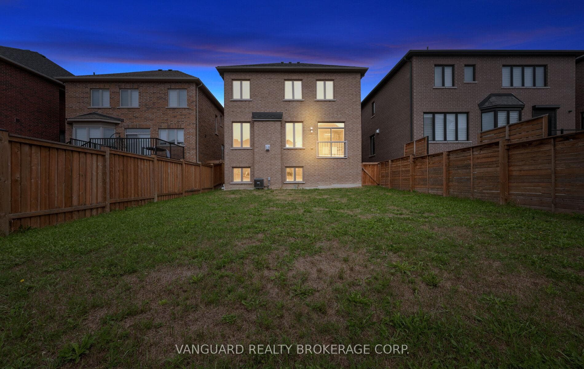121 Alistair Crescent photo 48