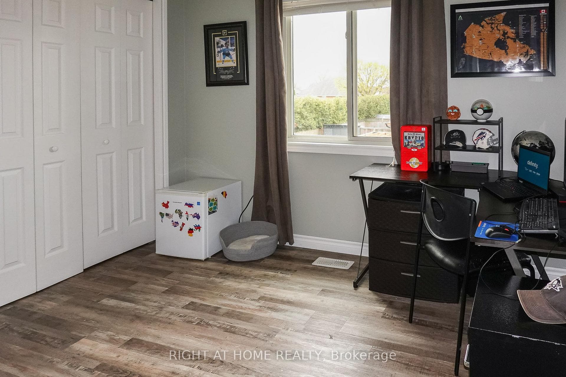 652 Salisbury Avenue photo 16