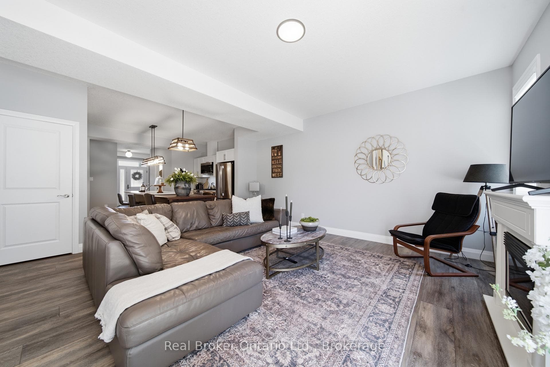 103 Stephenson Way photo 12