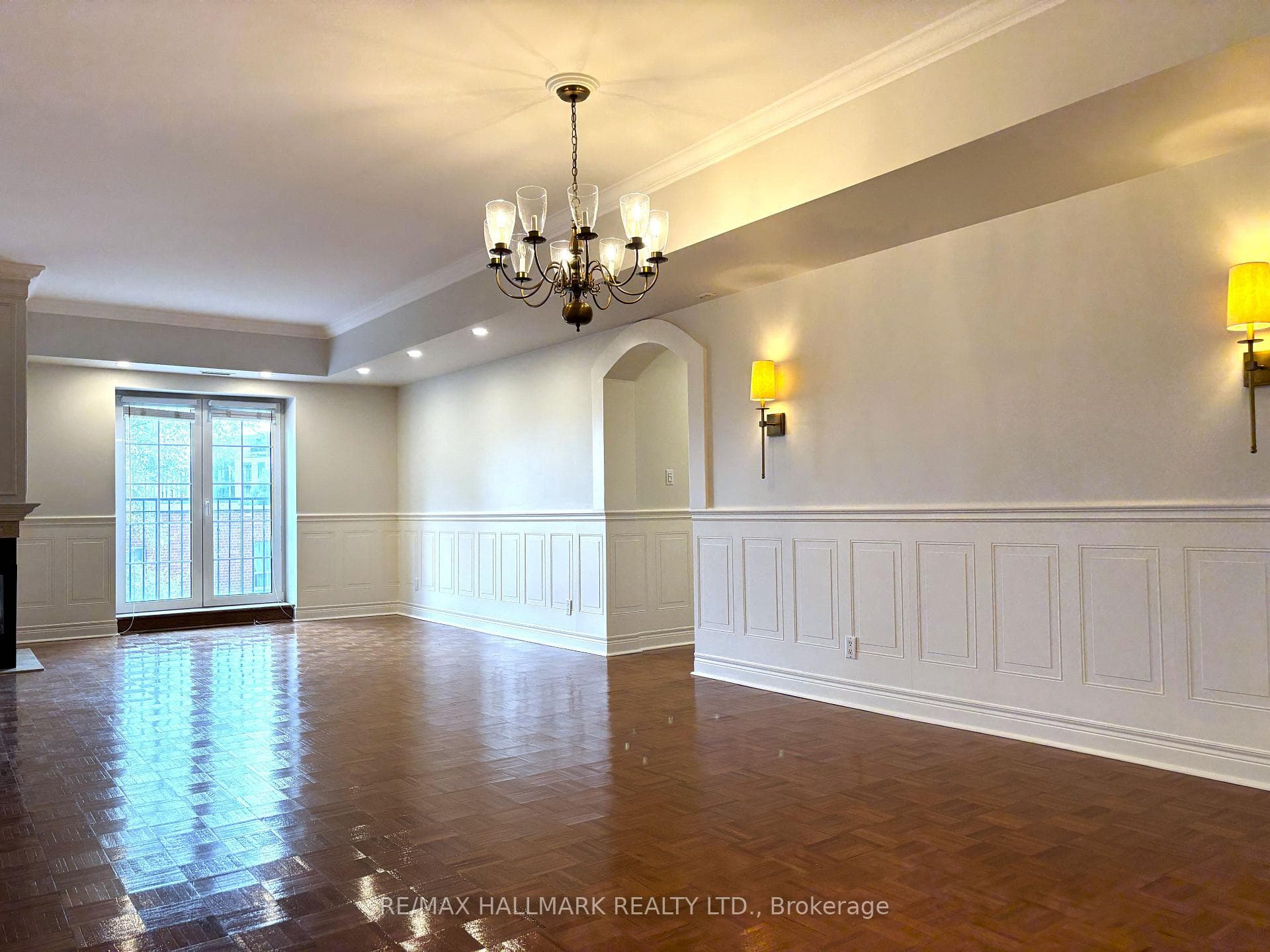 30 Anglesey Boulevard Unit 203 photo 3