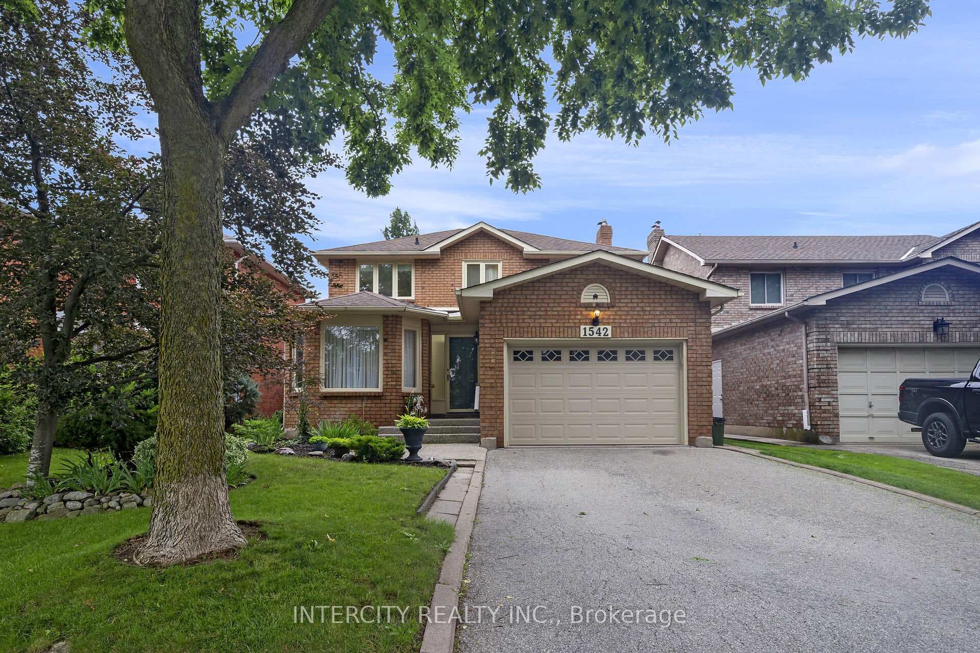 1542 Stoneybrook Trail photo 2