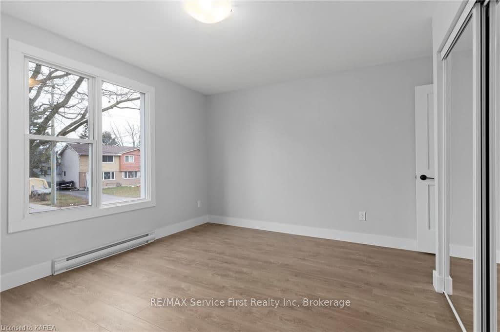 1 CONACHER Drive Unit 1 photo 17