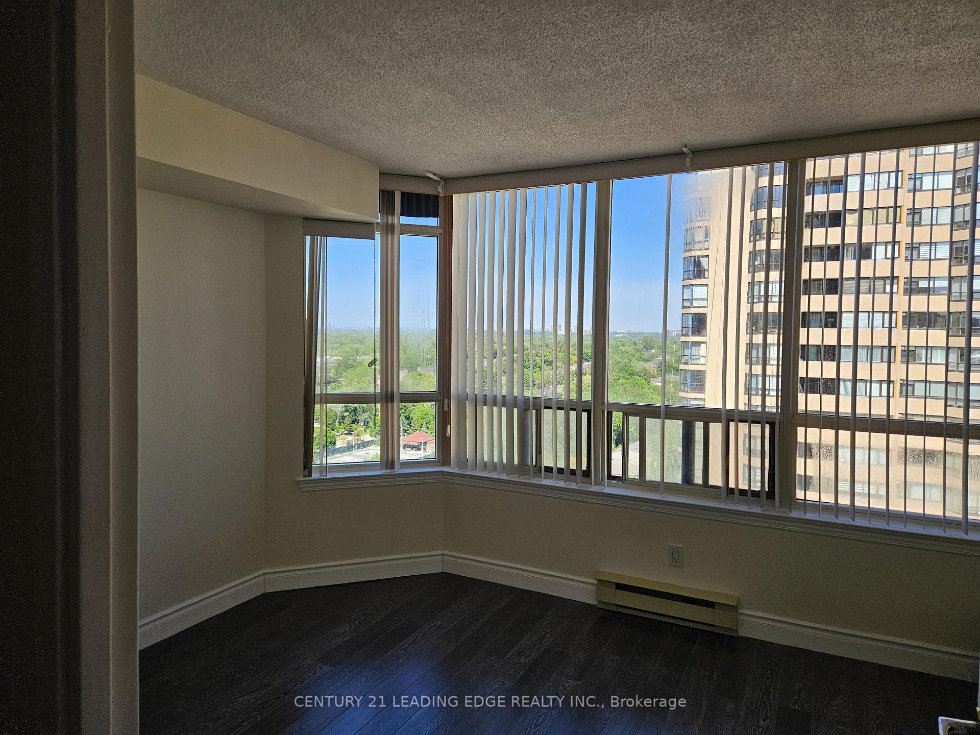 30 Greenfield Avenue Unit 1805 photo 1