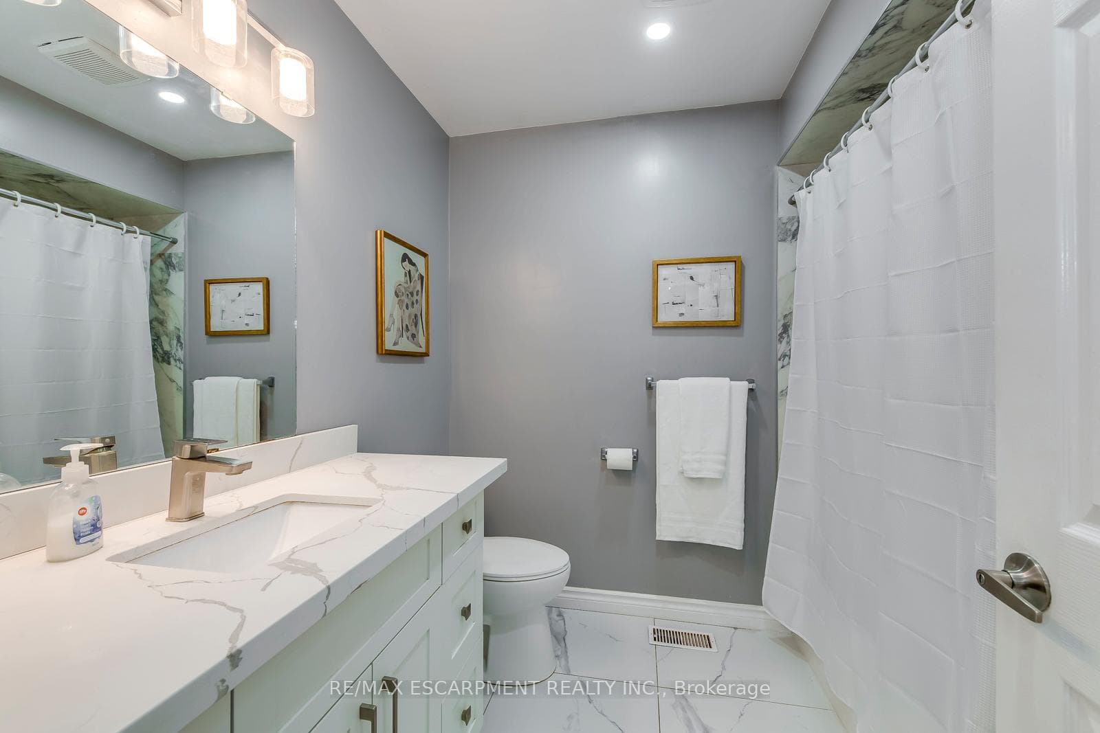 2309 Malcolm Crescent photo 30