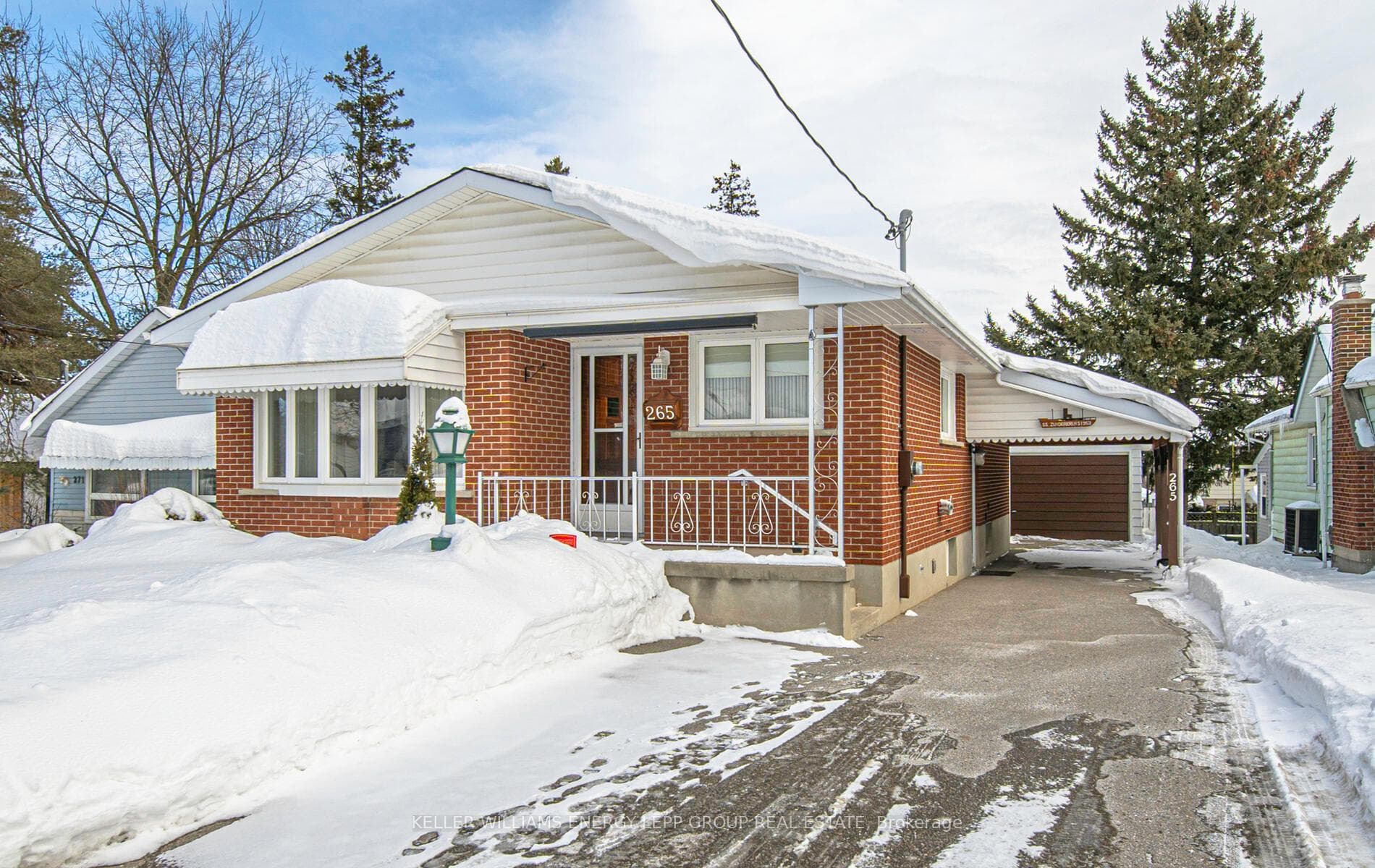 265 Gibbons Street photo 3