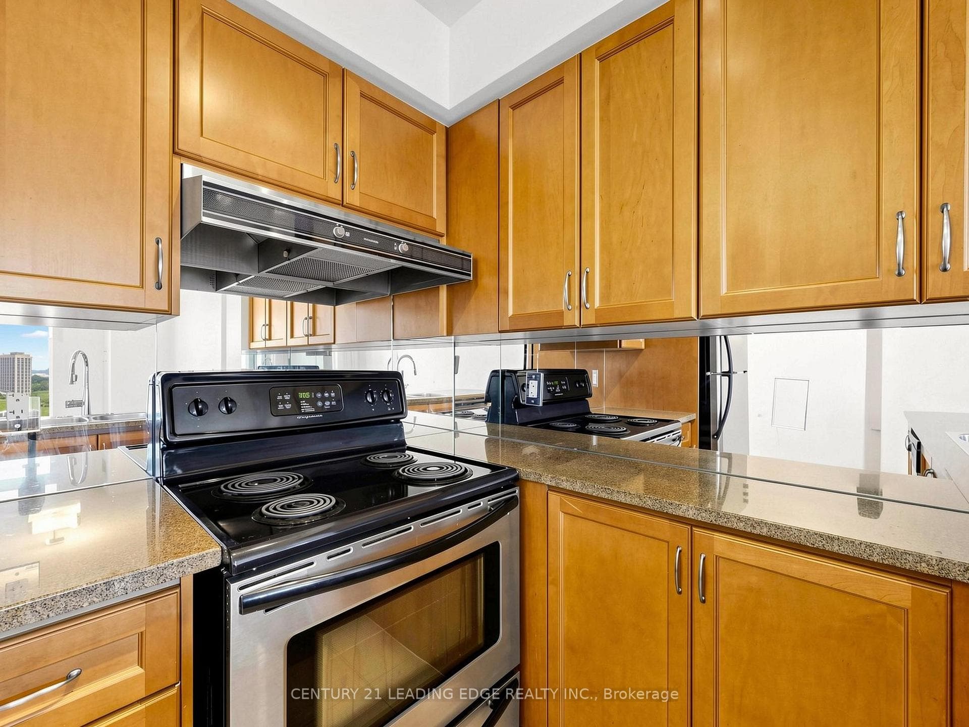 18 Kenaston Garden Unit 1601 photo 9