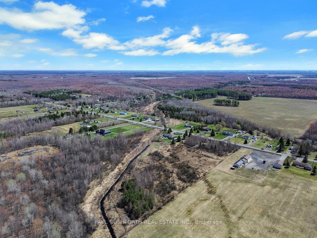 2667 Russland Road photo 12