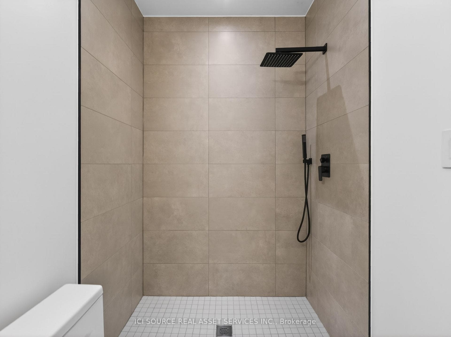 Guest shower
