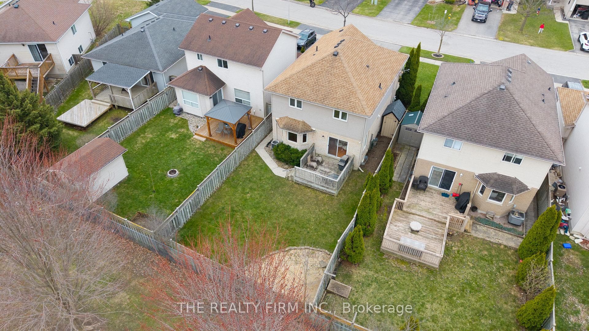 1737 Devos Drive photo 35