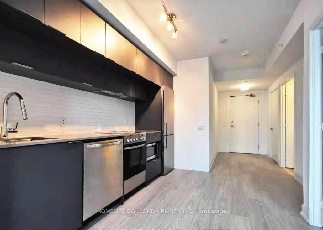 181 Dundas Street Unit 1707 photo 4
