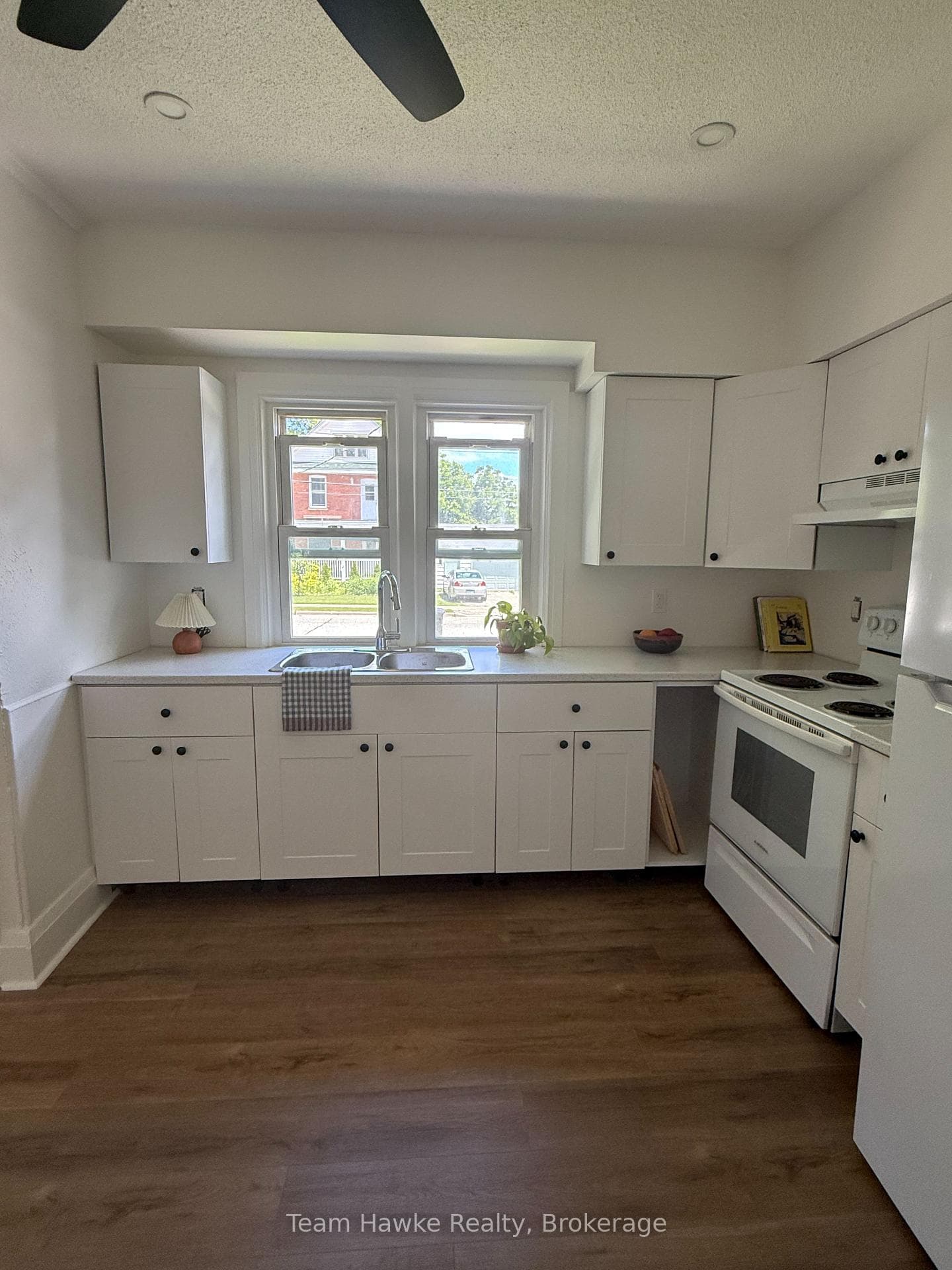 458 Russell Street photo 6