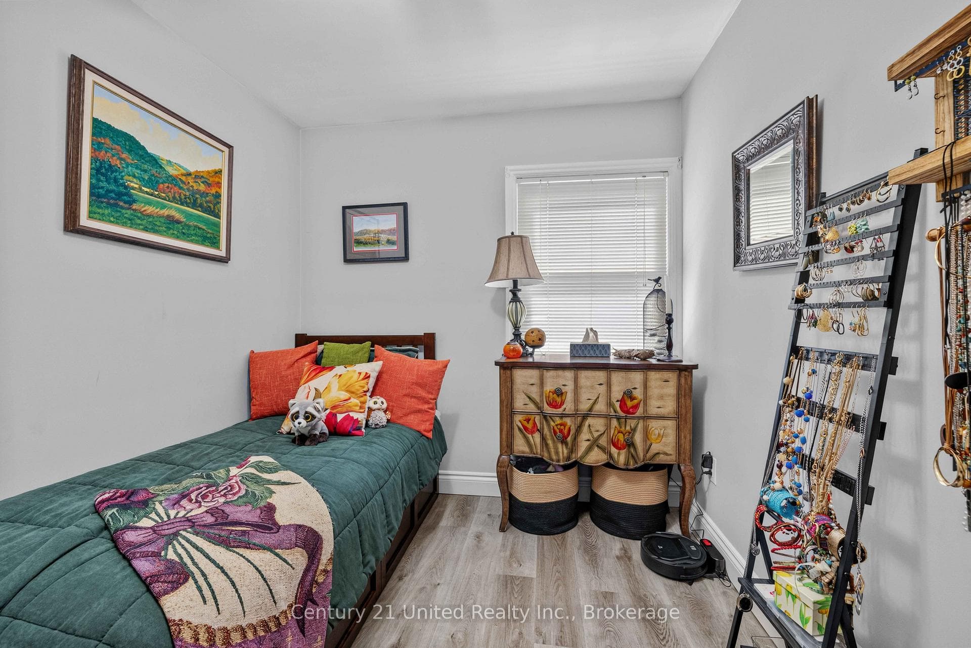 525 Howden Street photo 19