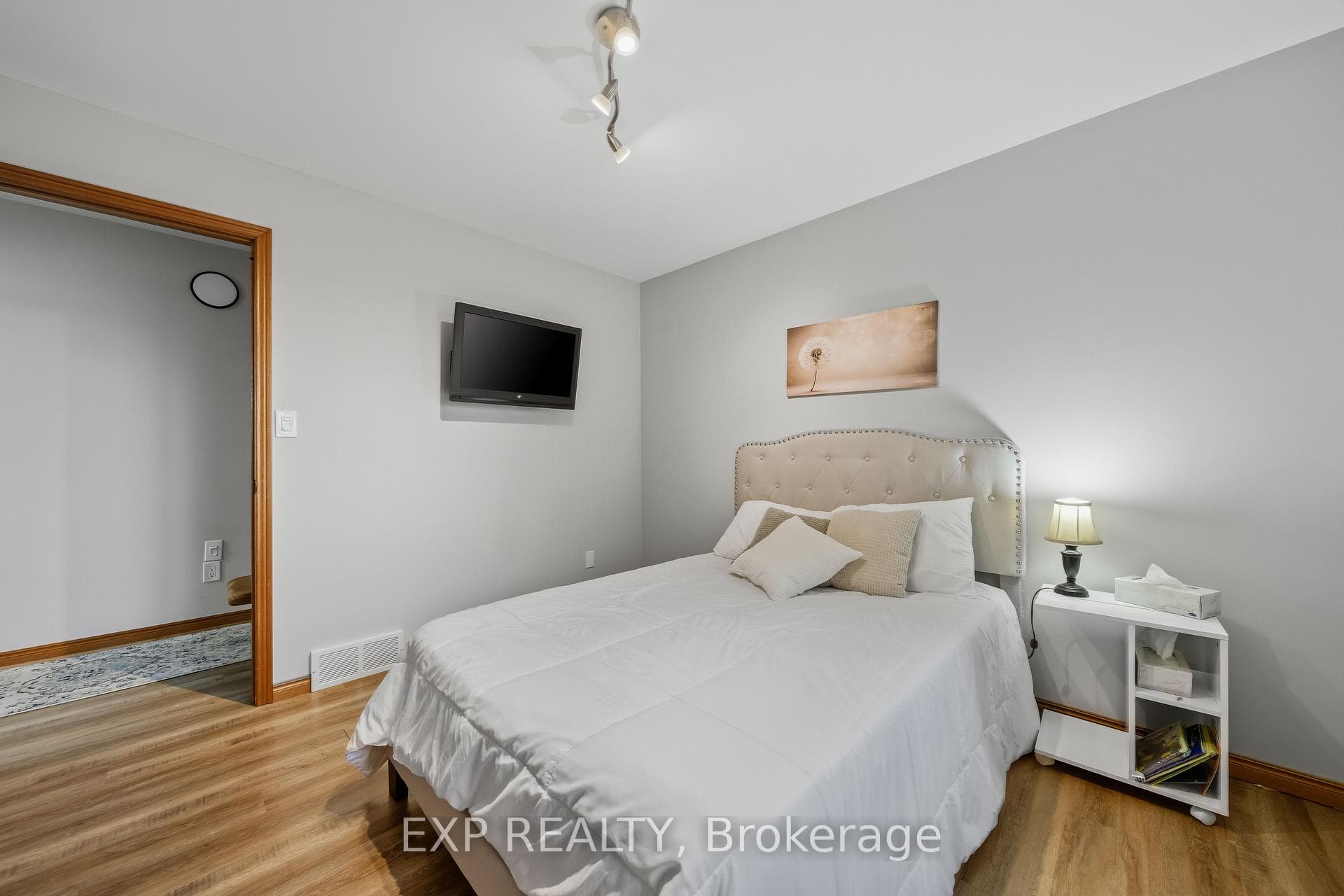5864 Inadale Drive photo 17