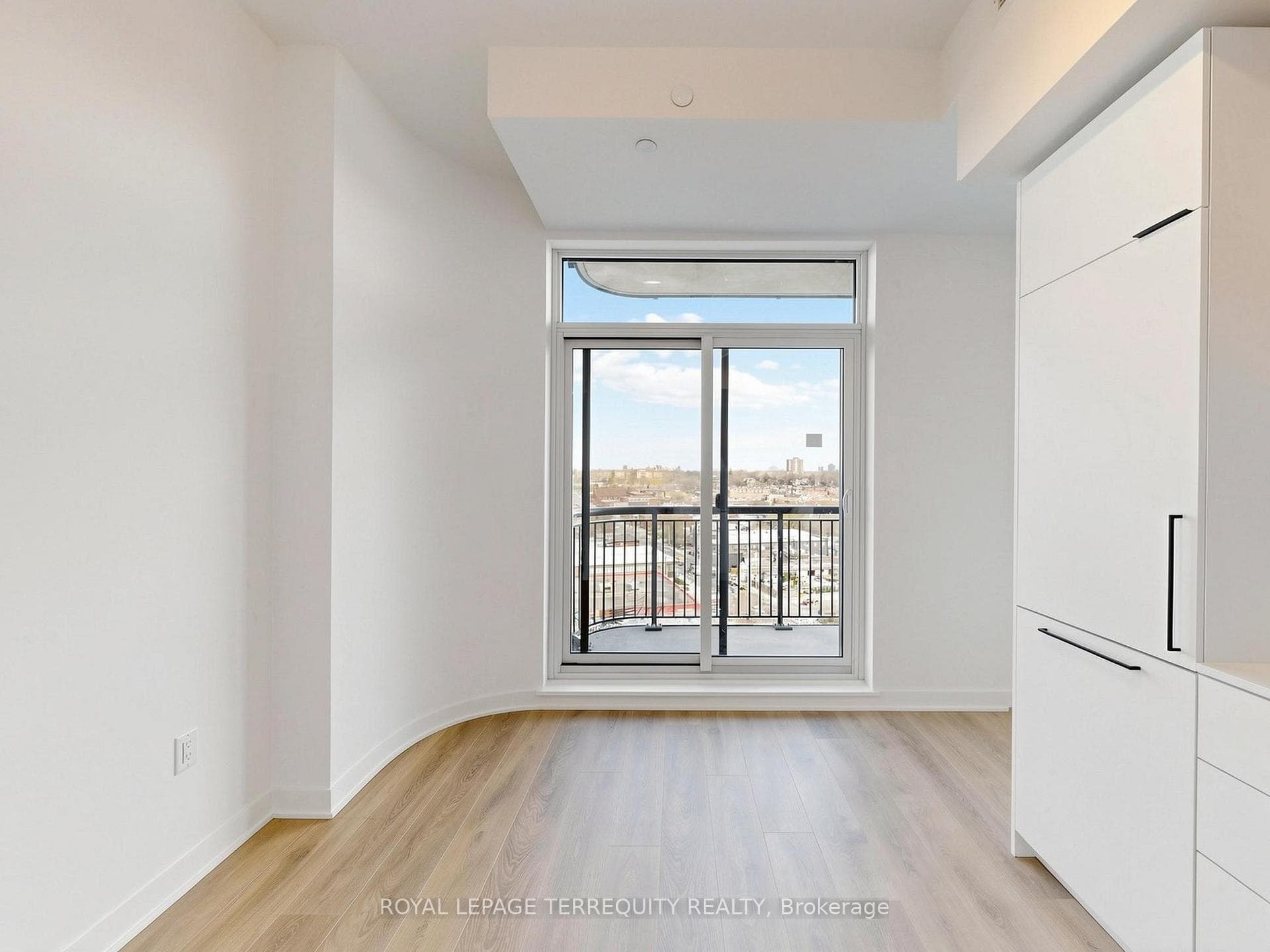 1185 Dupont Street Unit 915 photo 10