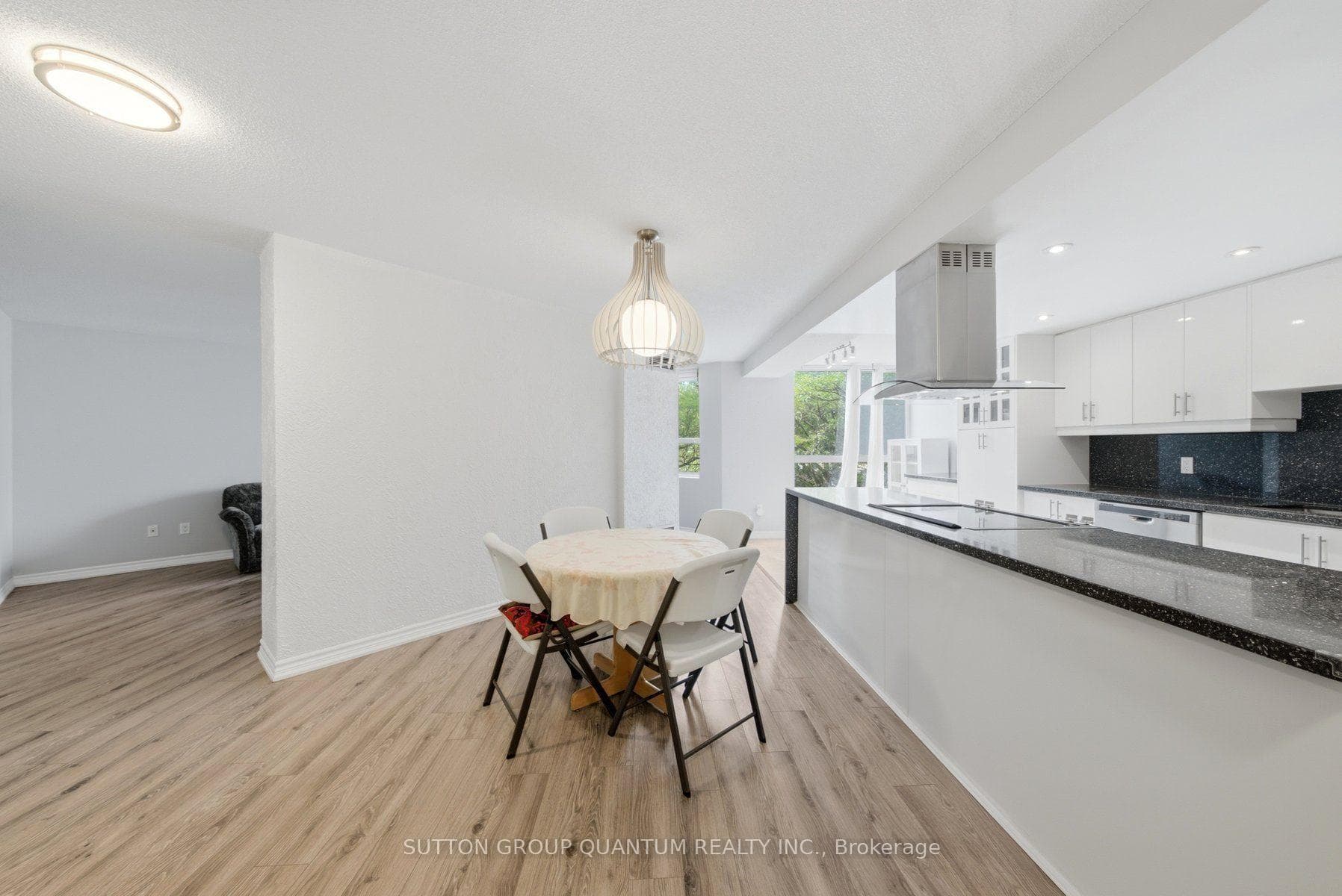 3650 Kaneff Crescent Unit 304 photo 13