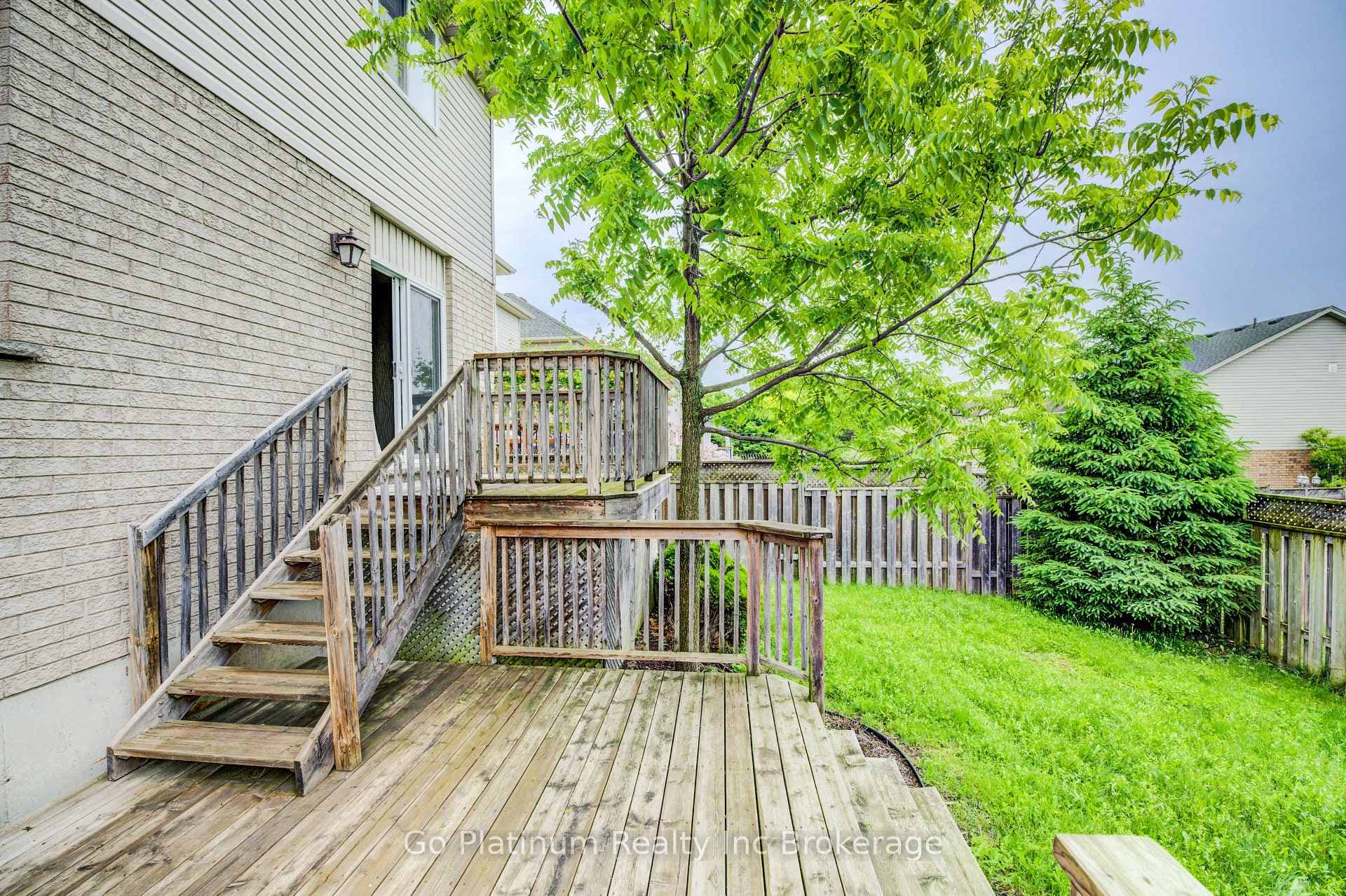 879 Frontenac Crescent photo 25