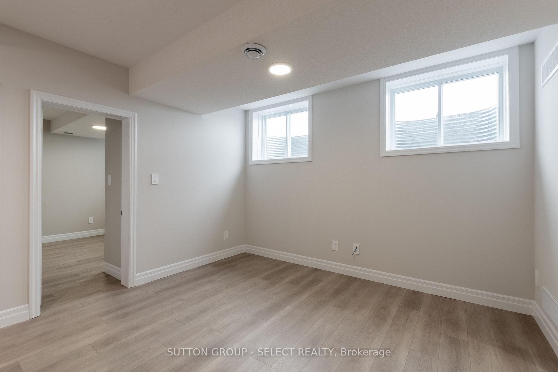 6437 Heathwoods Avenue photo 10