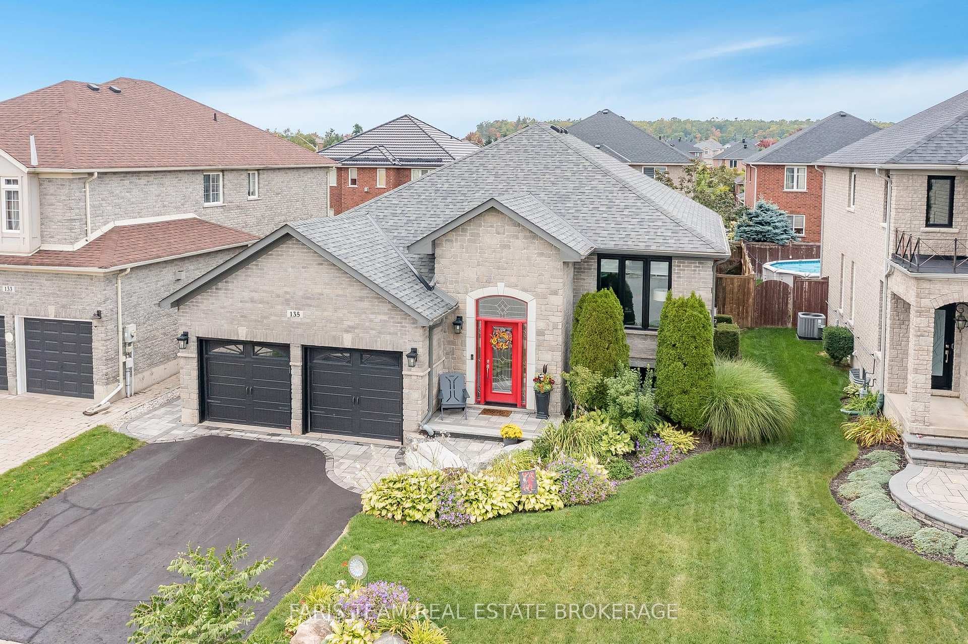135 Sandringham Drive photo 2