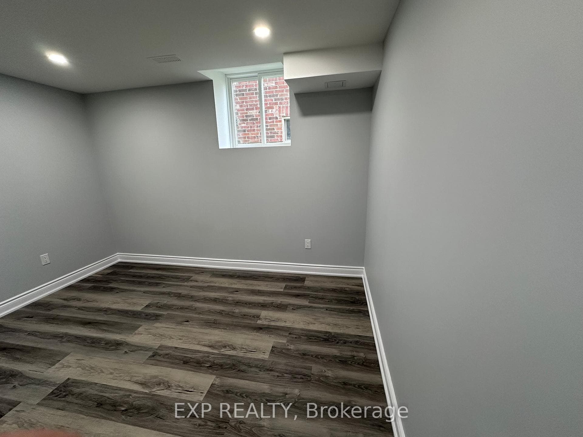 31 Lorne Thomas Place photo 22