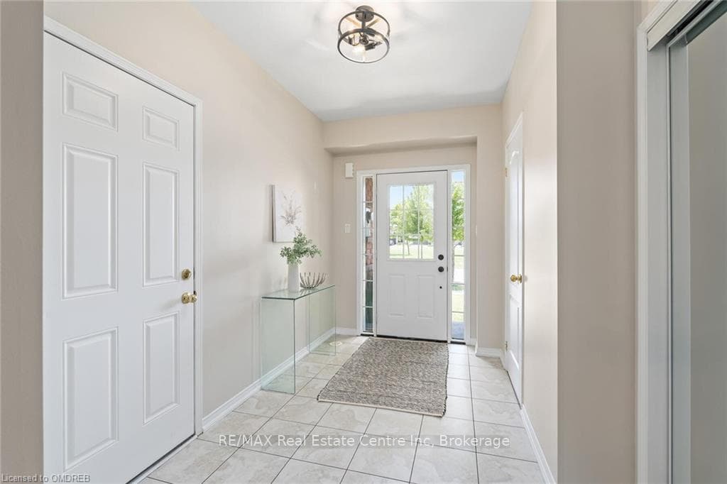 1325 MENEFY Place photo 4