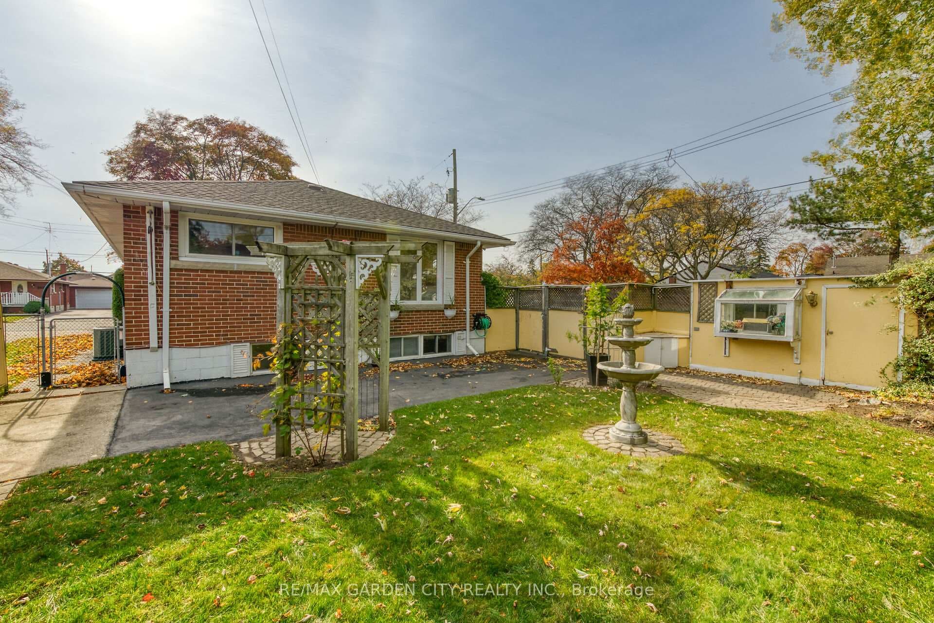 71 Grenadier Drive photo 24