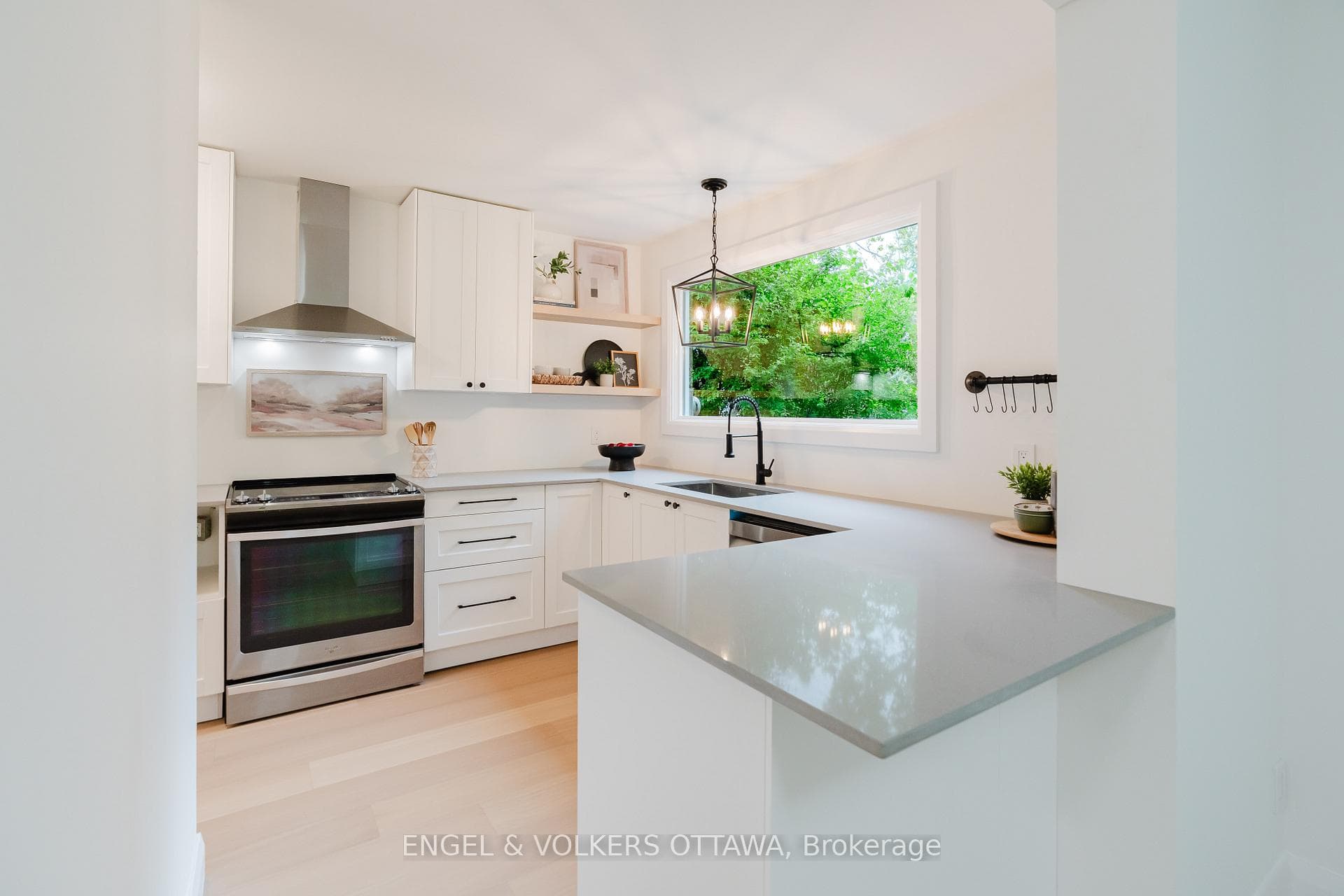 825 De Salaberry Street photo 18