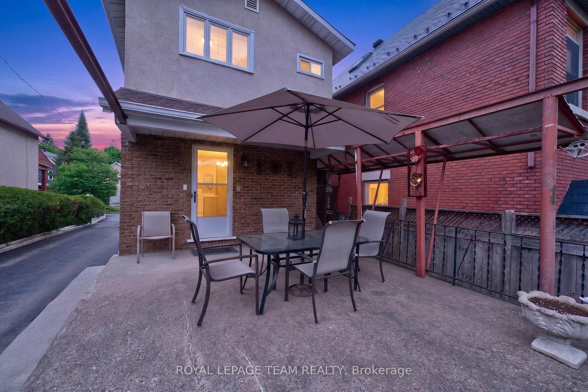 274 Breezehill Avenue photo 31