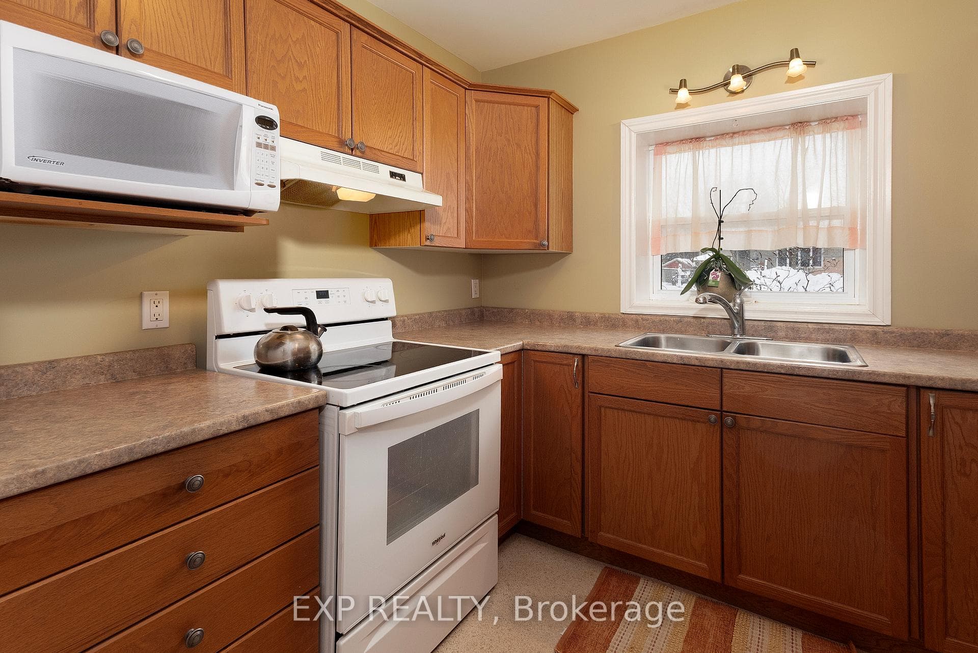 141 Dyer Street photo 9