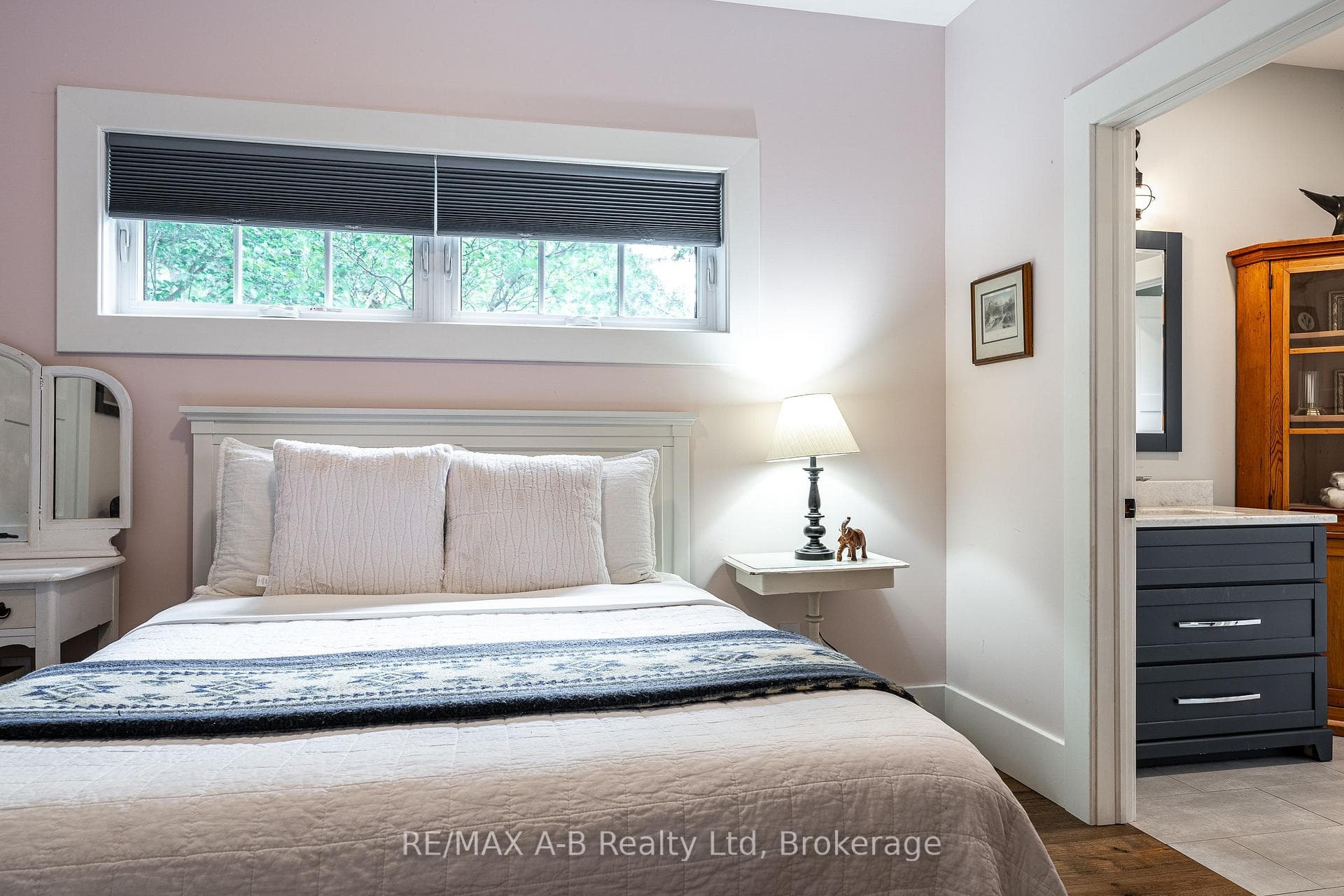281 Mank Street photo 26