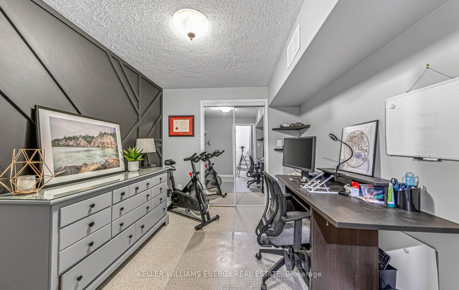 66 Booth Crescent photo 18