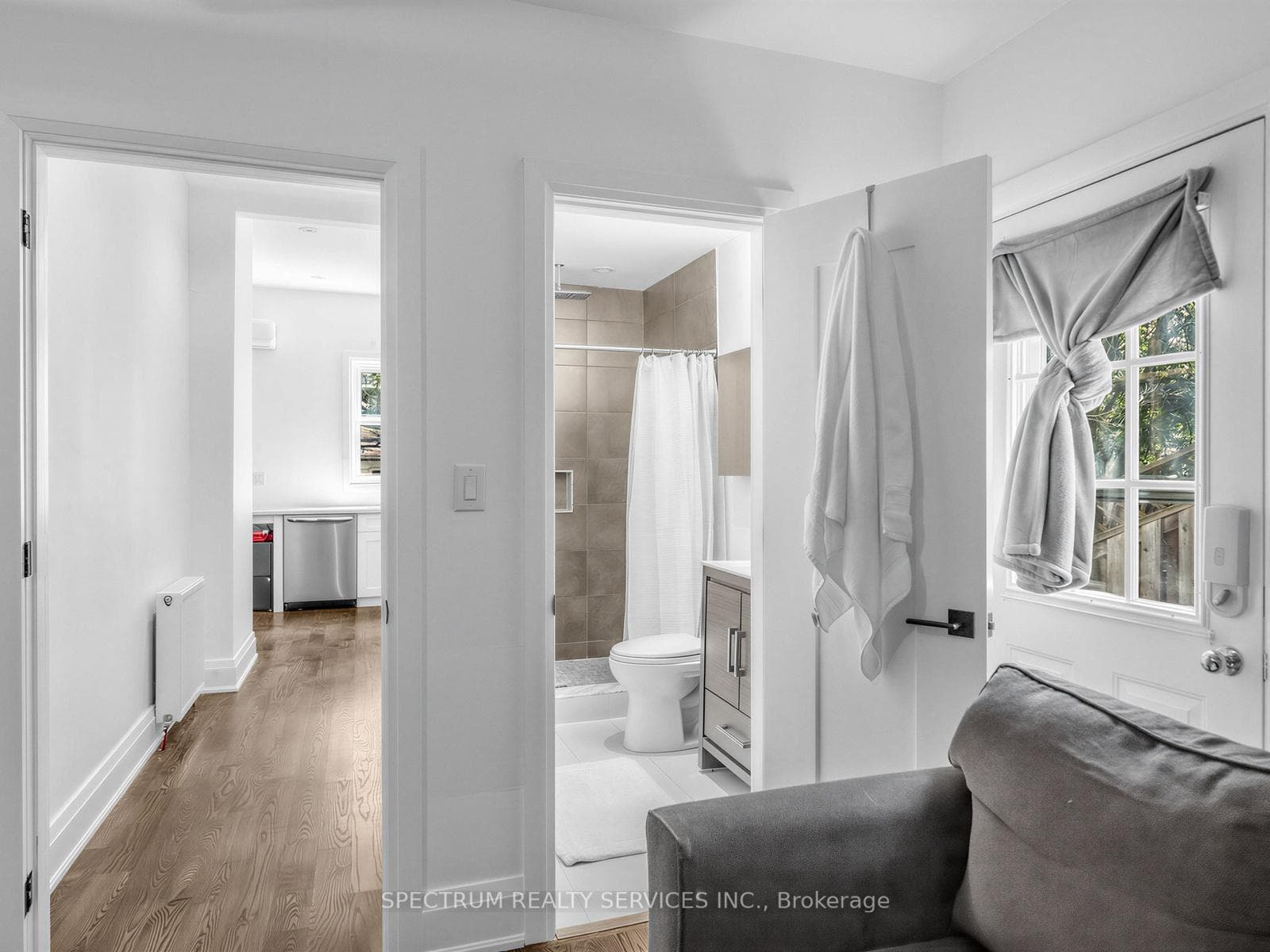 29 Raglan Avenue photo 11