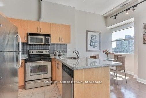700 King Street Unit 813 photo 5