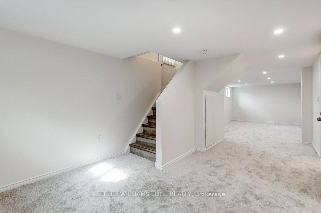 202 Erindale Avenue photo 26