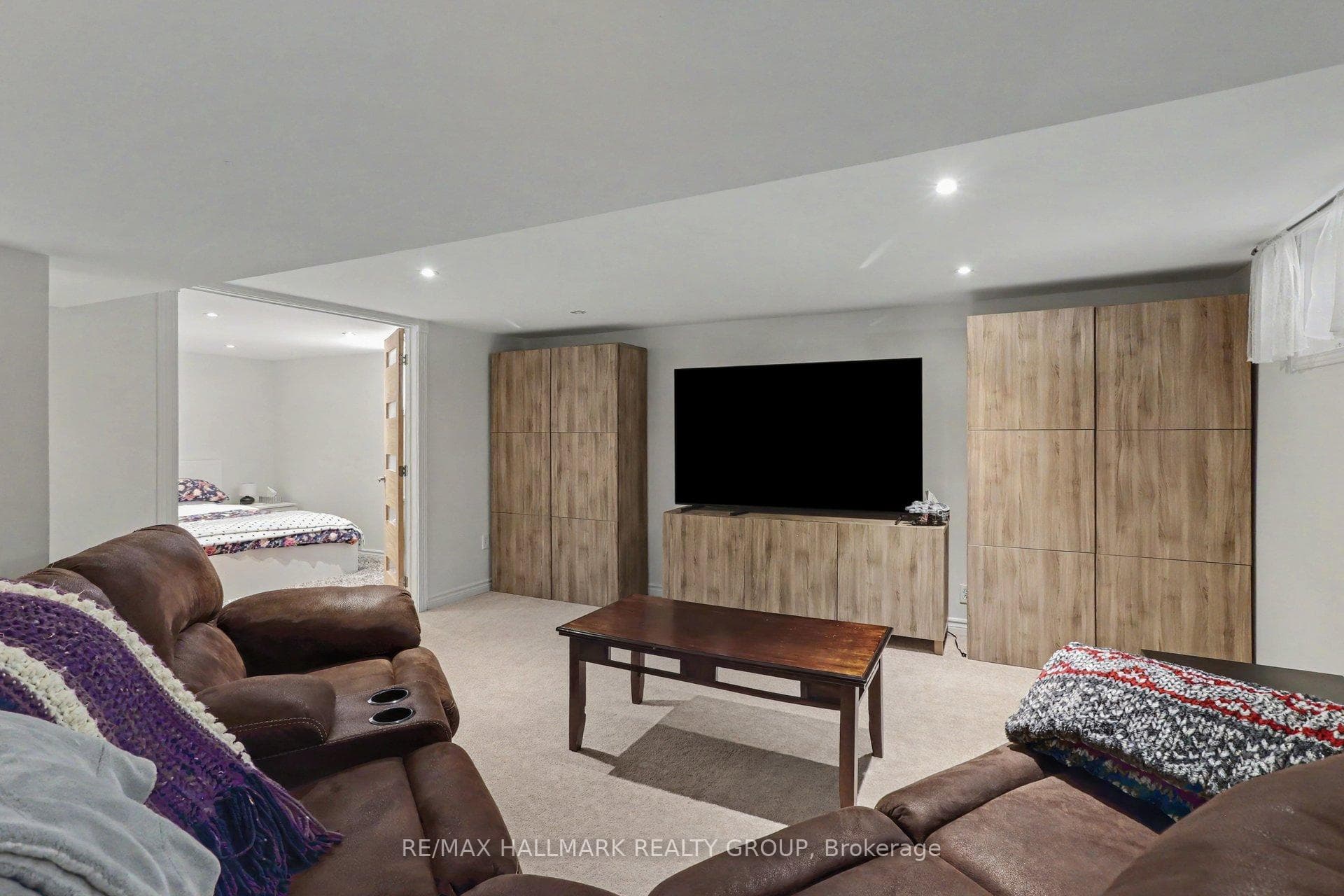 99 Dagmar Avenue photo 21