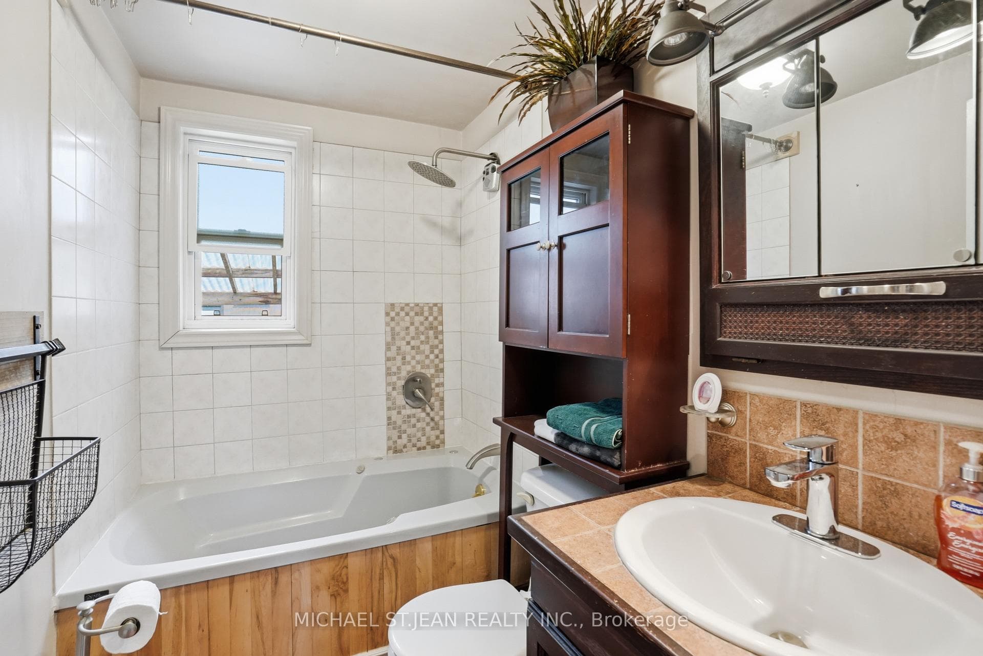 272 Adeline Avenue photo 23