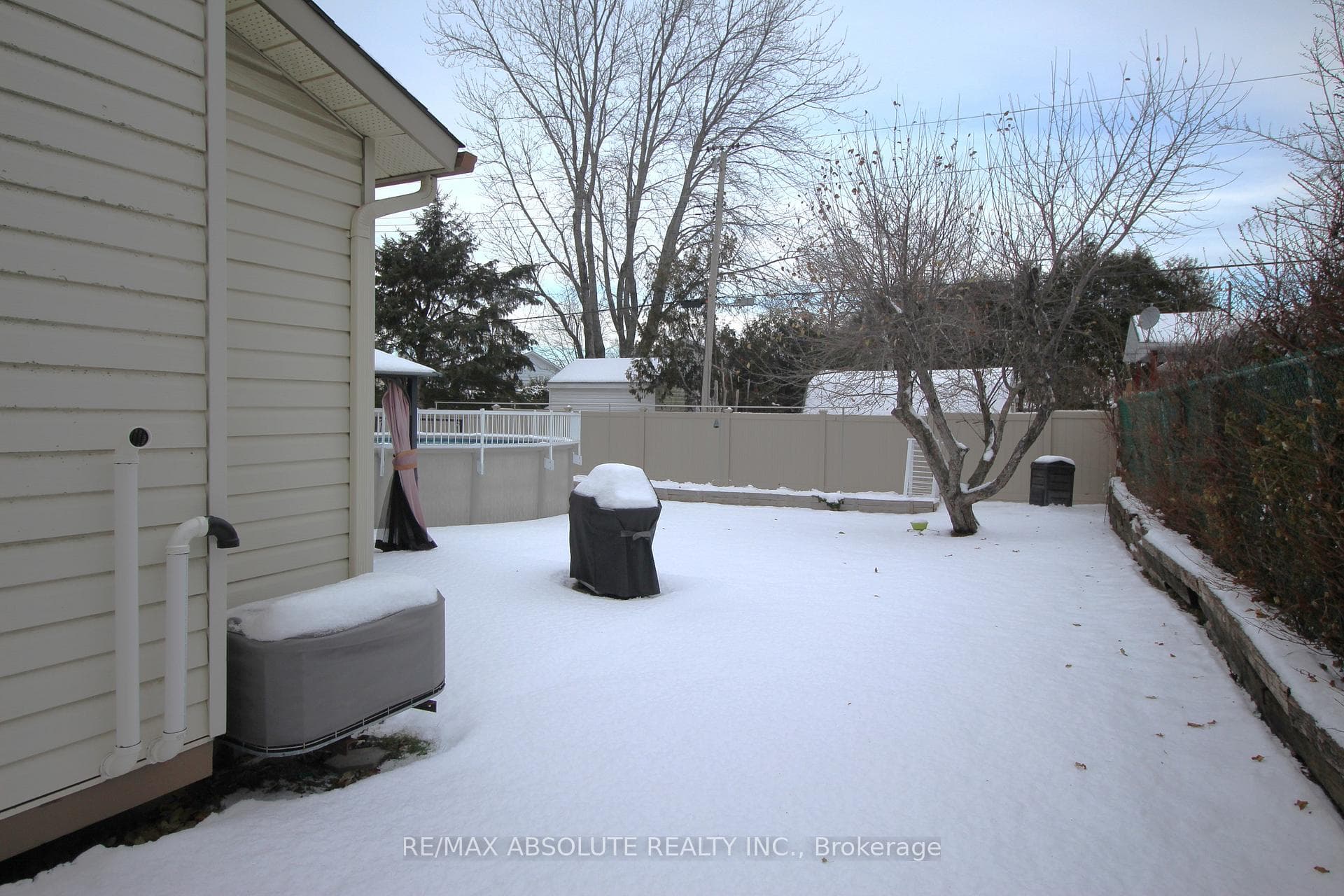 198 Hoylake Crescent photo 35