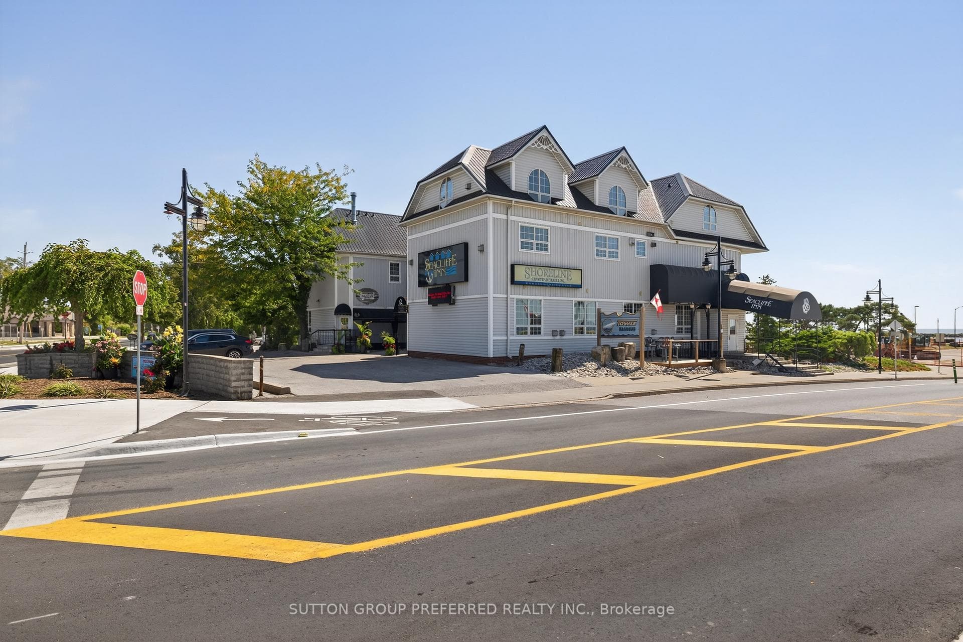 388 Erie Street photo 2