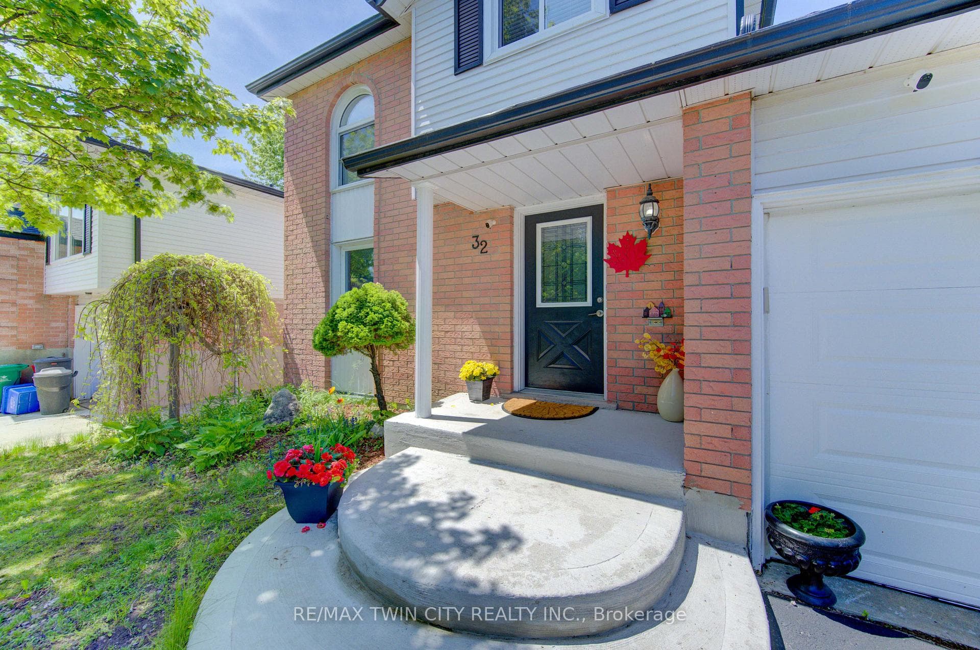 32 ENFIELD Drive photo 3