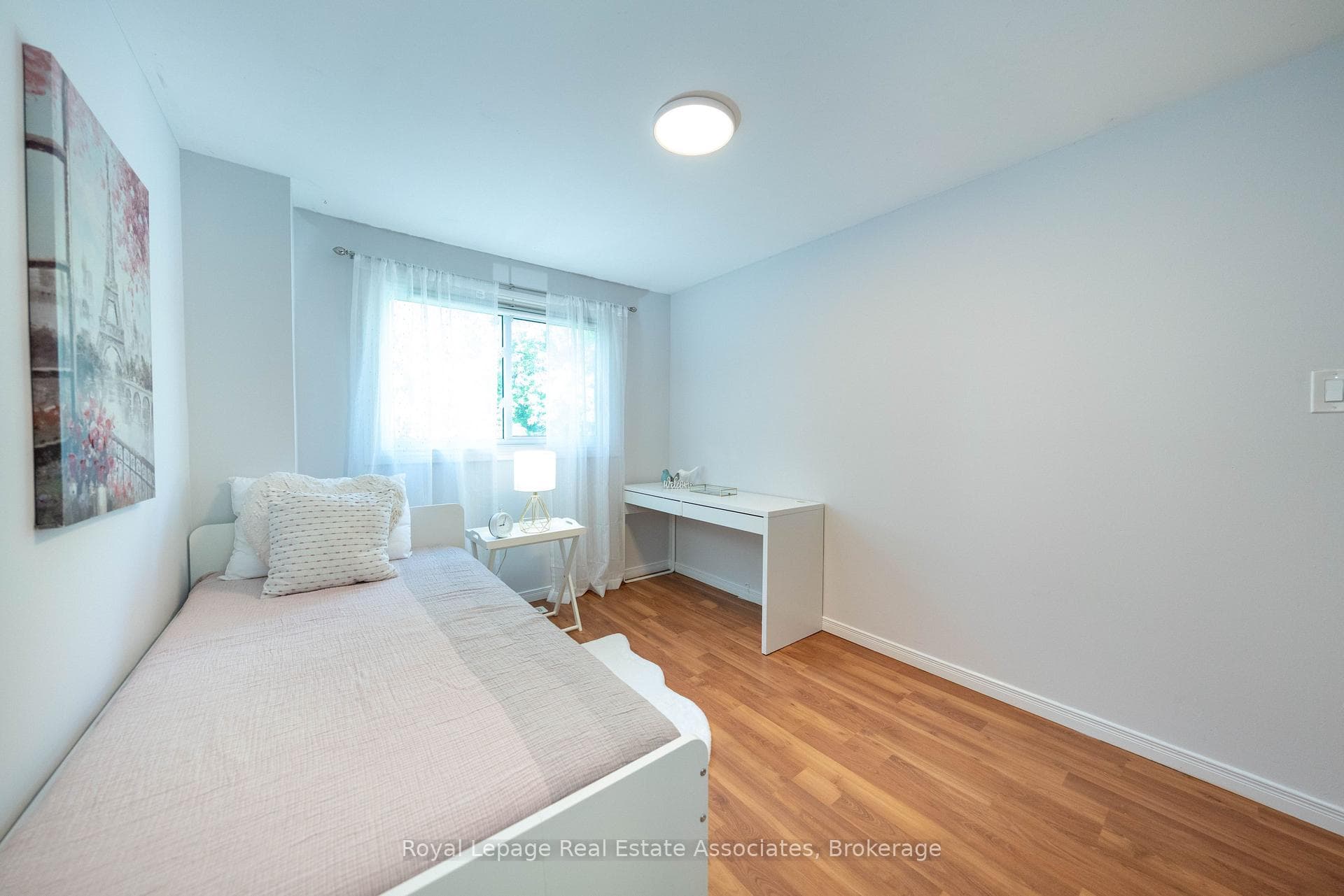 19 Burbank Crescent photo 11
