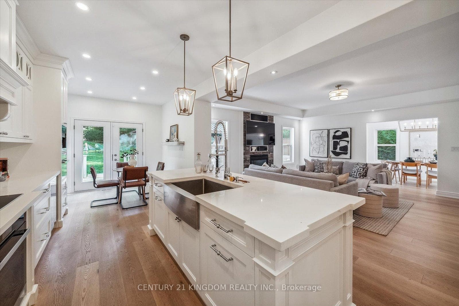 253 Glenwoods Avenue photo 8