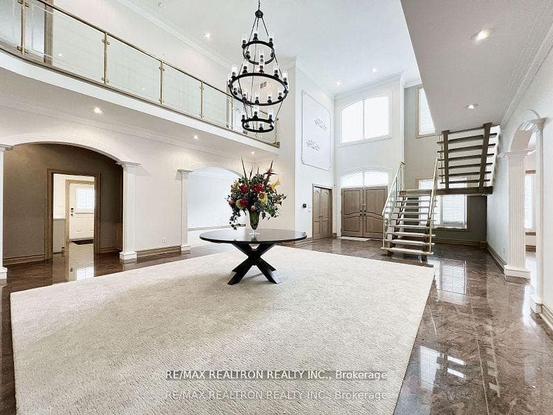 61 Arjay Crescent photo 5