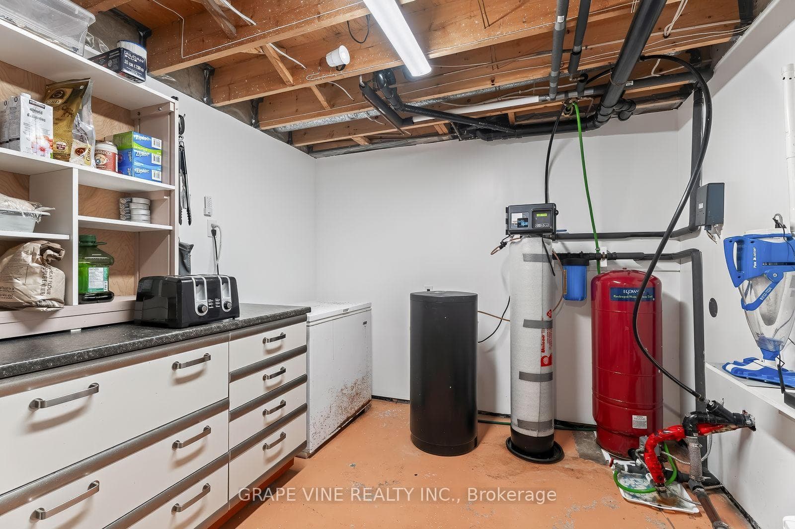 109 MIDVALE Drive photo 39