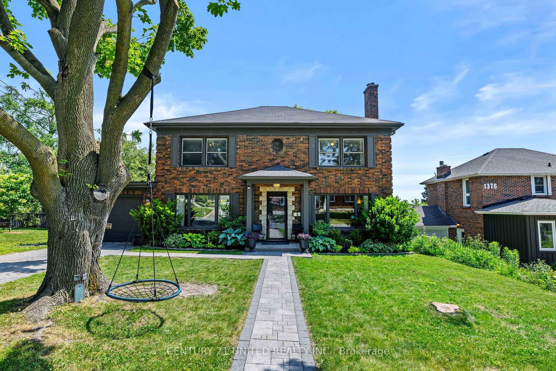 1382 Gordon Avenue photo 3