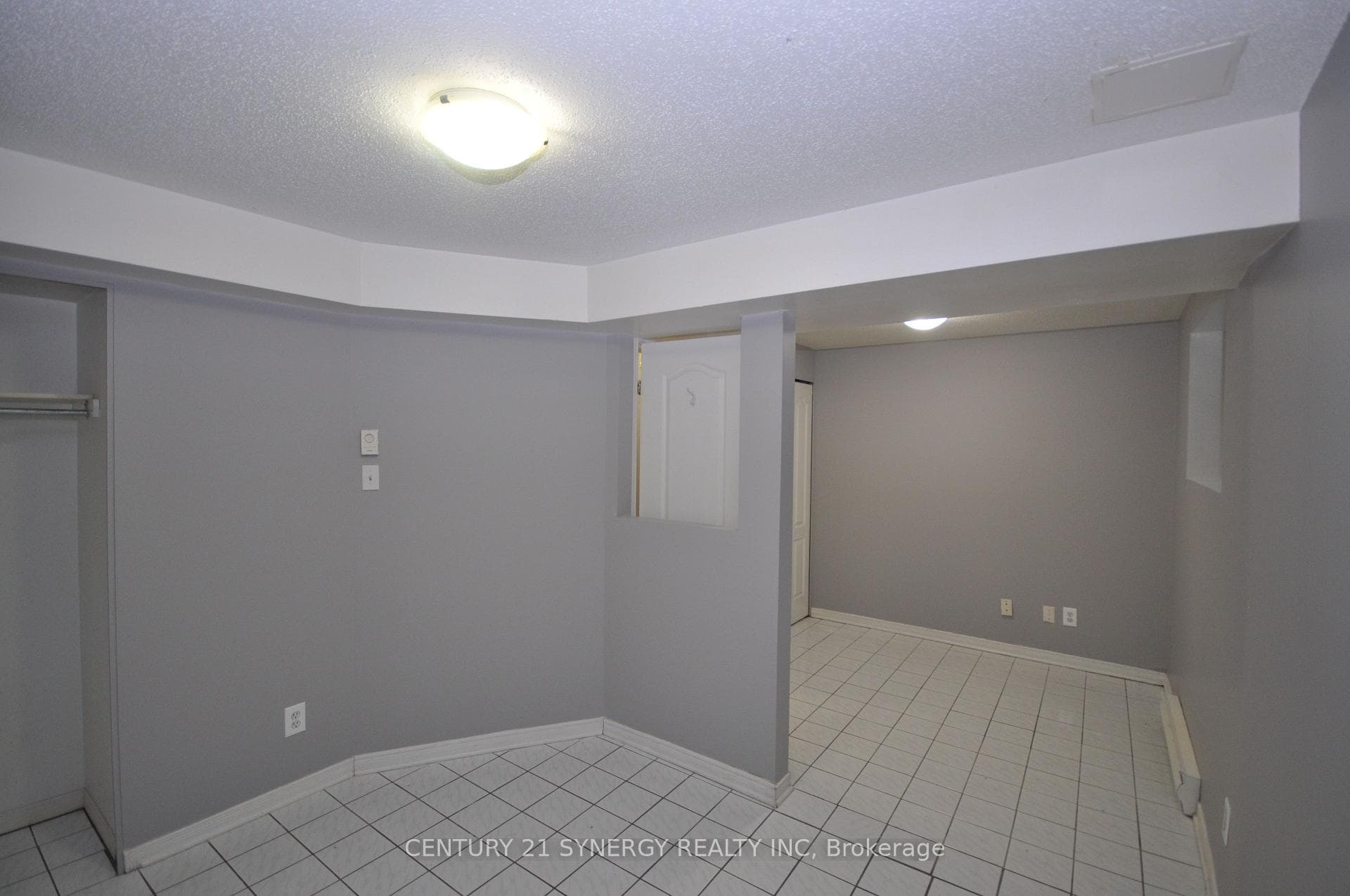 450 MACLAREN Street Unit 2 photo 3